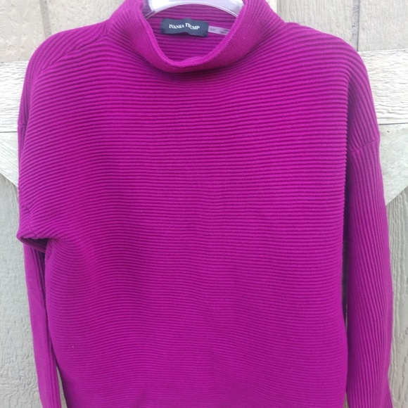 Ivanka Trump Sweaters - Ivanka Trump raspberry color ribbed sweater